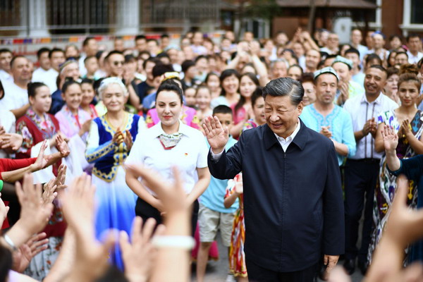 习近平在新疆维吾尔自治区乌鲁木齐市天山区固原巷社区考察时14_缩小大小.jpeg